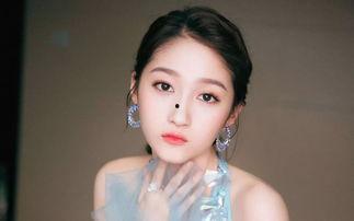 娱乐圈吃瓜美女是谁啊百度云,百度云独家曝光！