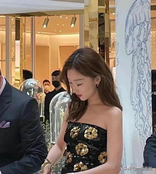 娱乐圈资深吃瓜艺人,揭秘幕后风云，笑谈圈中百态